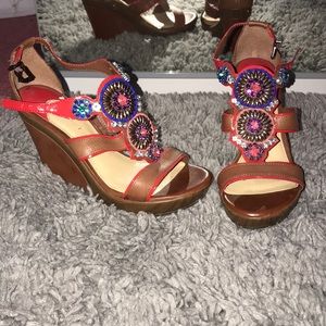 Super cute wedges!! ❤️